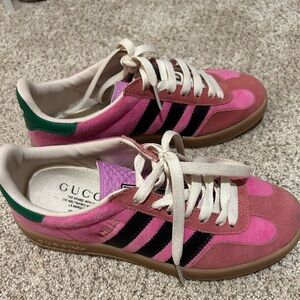 Pink tennis shoes size 6 women’s! Worn twice. Lightweight and adorable!